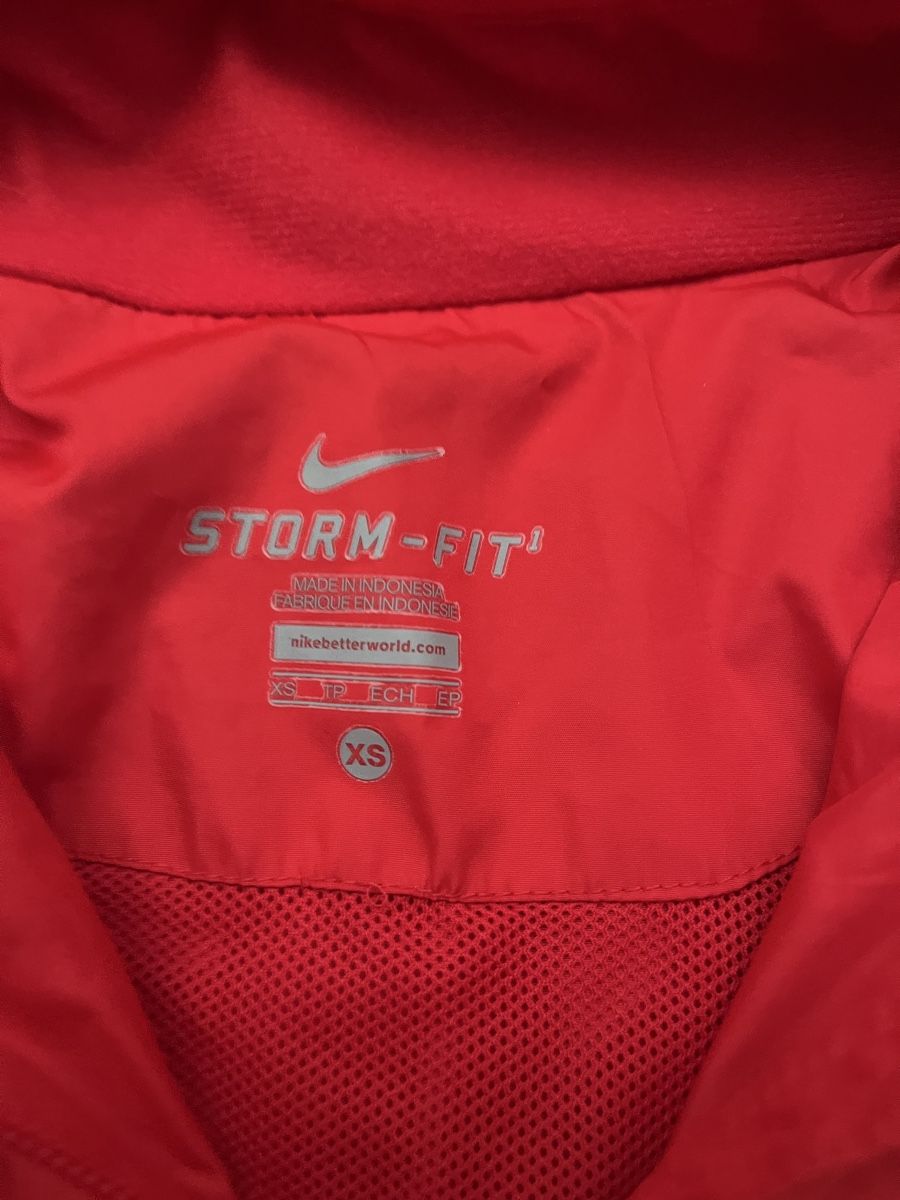 Nike Vestes: Nike Storm-FIT Damen Training Jacke – D'occasion à Reinach BL par Wasser20052011 4