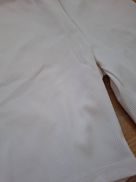 Pantaloni: Shorts YANGSTER  – Usato da Niederuzwil venduto da Liberatopixel 2