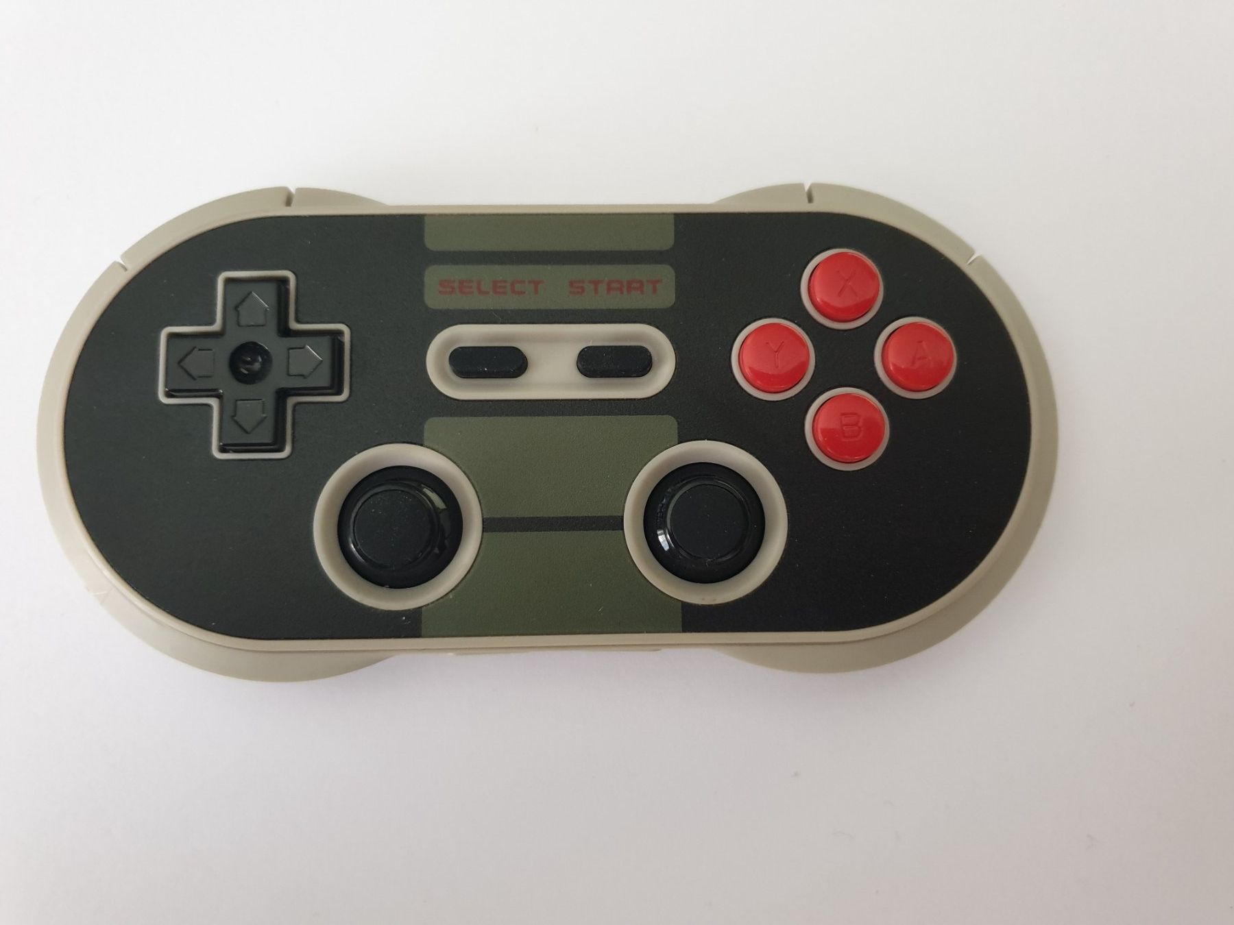Controller: 8Bitdo NES30 Pro Gamepad Wireless Bluetooth Controller – Usato da Rain venduto da Laupia