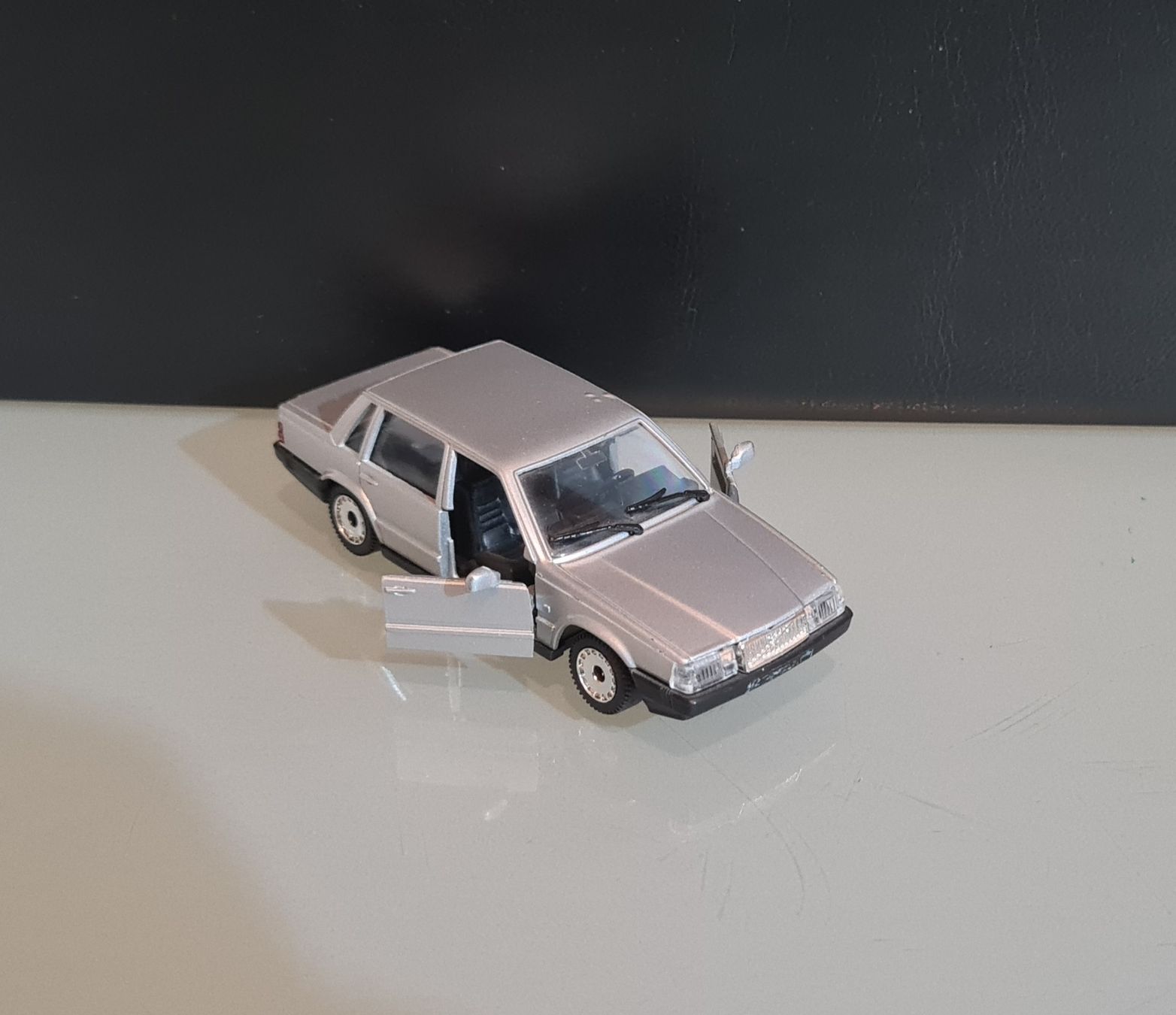 Polistil Modellini d'auto: Polistil Volvo 760GLE 1:43 – Usato da Uetendorf venduto da myhome12 2
