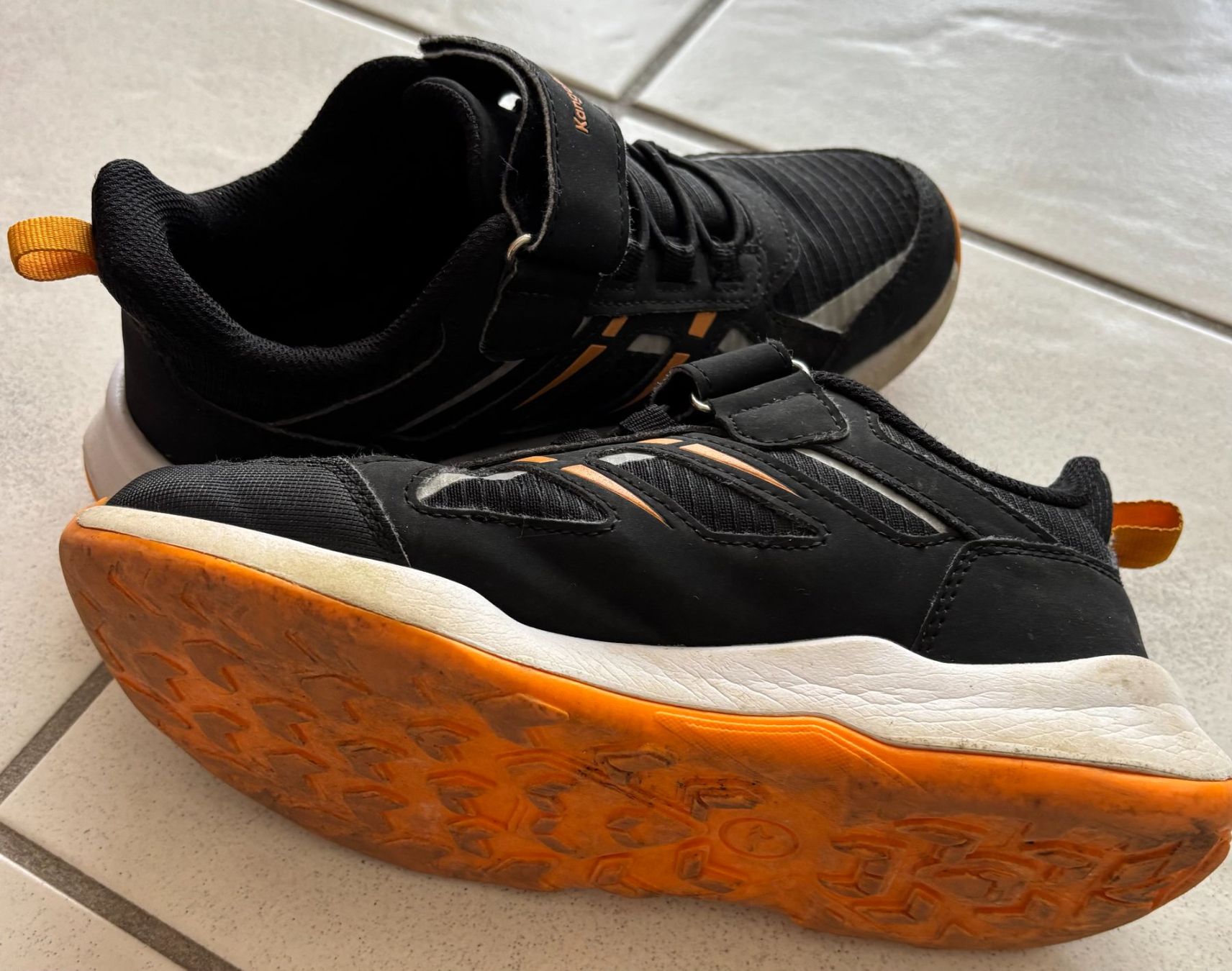 Scarpe da uomo: Gut erhaltene Schuhe, Gr. 35 – Usato da Buochs venduto da coffee75 1