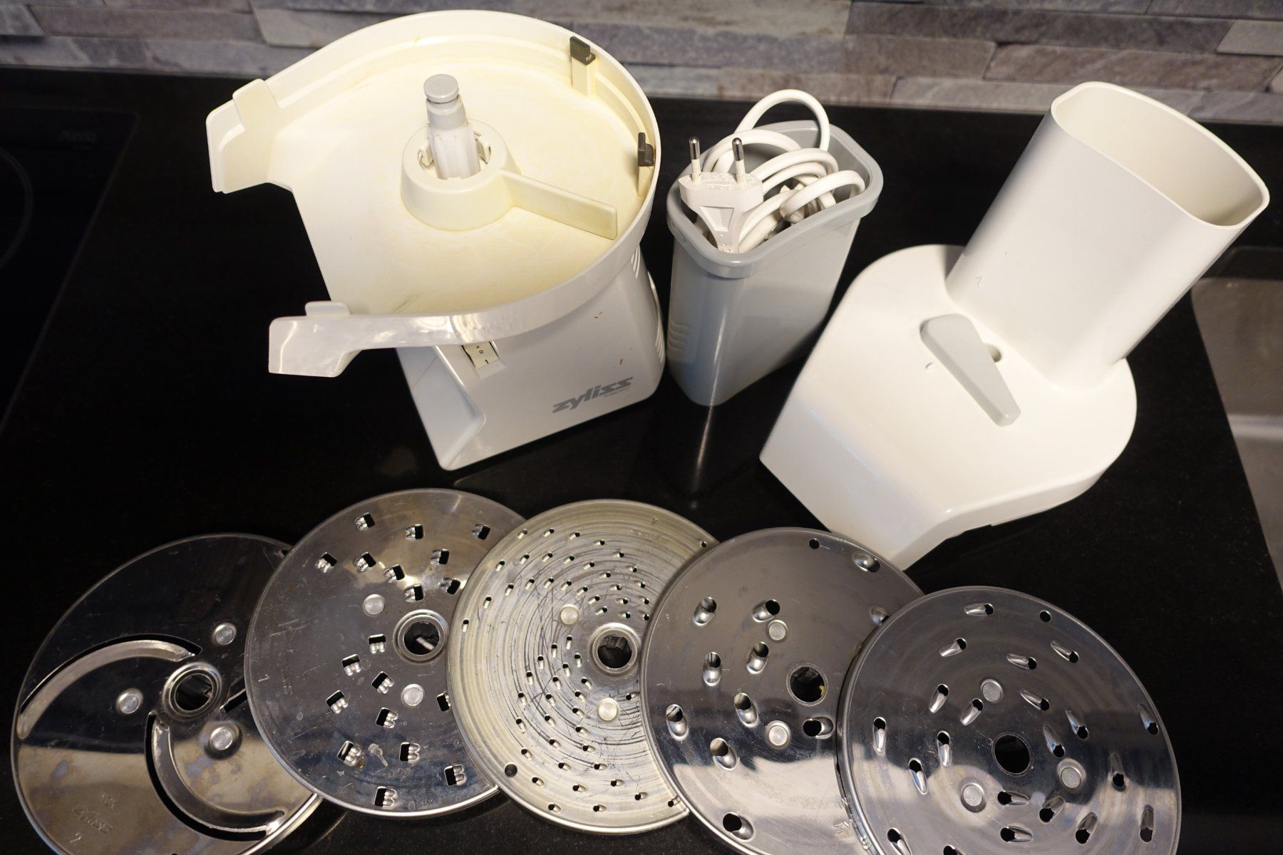 Zyliss Elettrodomestici da cucina: elektr. Zylissreibe mit 5 Scheiben – Usato da Belp venduto da Mazarron58 1