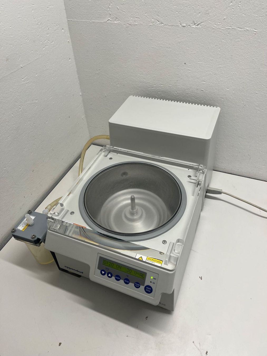 Laborzubehör: Eppendorf Concentrator Plus – Gebraucht aus Niederdorf von LeptonAG_Labor