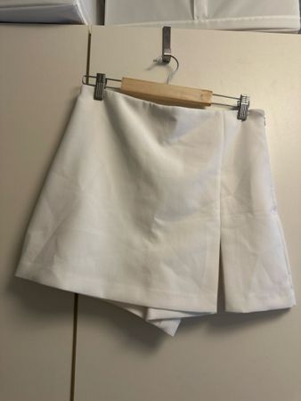 Rock Hose weiss Grösse M Zara neuwertig