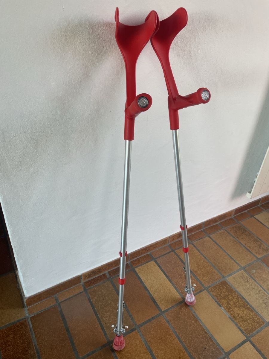 Attrezzature mediche: Krücken – Usato da Freidorf TG venduto da ibipatria