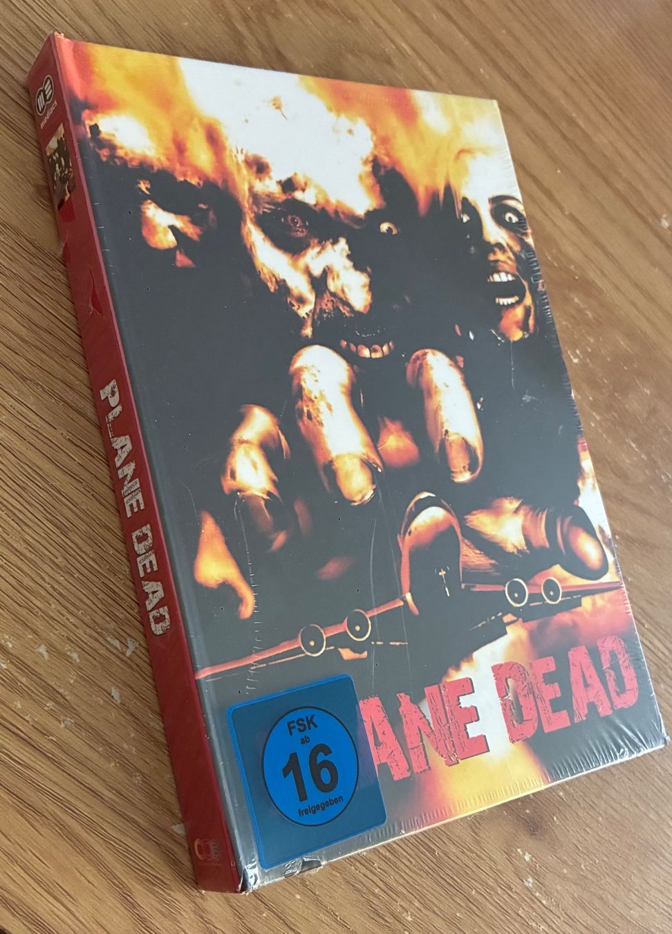 Tutti i DVDs: Plane Dead: Zombies on a Plane Mediabook / OVP – Nuovo e nell'imballaggio originale da Bern venduto da RageMM87 3