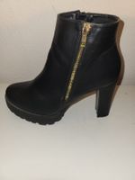 Schwarze Stiefeletten mit Absatz, Gr. 39, neuwertig!