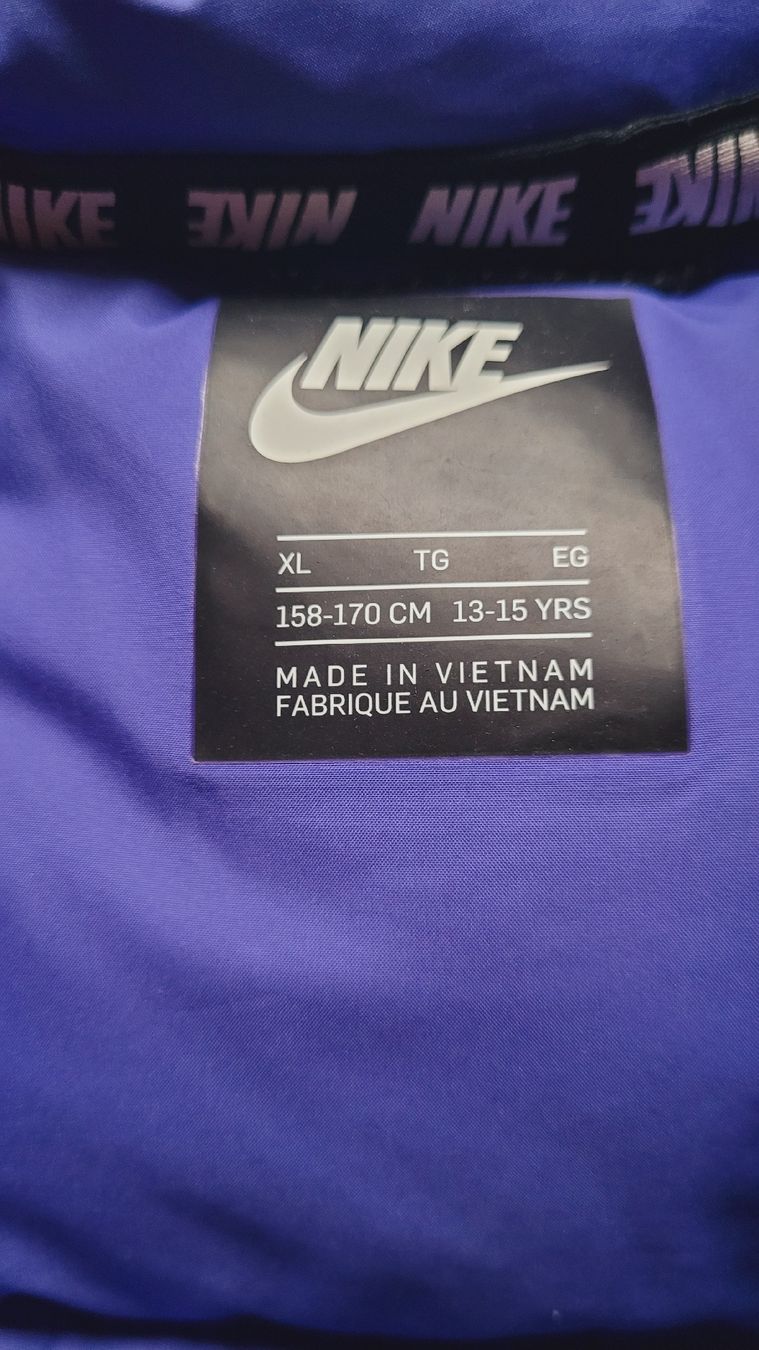 Giacche & Cappotti: Nike Mädchen Winterjacke Gr. 158 – Usato da Steffisburg venduto da Gismo49 2