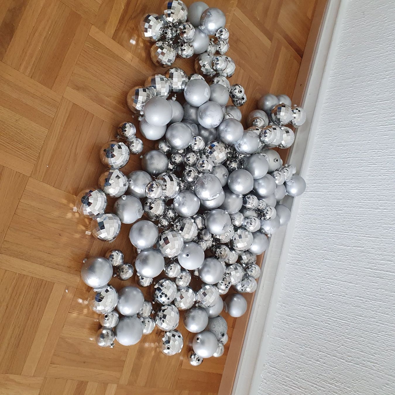 Tutte le decorazioni: Boules de Noël argentés – Difettoso da Prilly venduto da RoDyRe 4