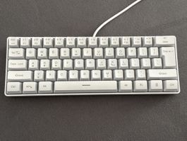 60% RGB Gaming Tastatur Weiss – Einstellbare Beleuchtung 