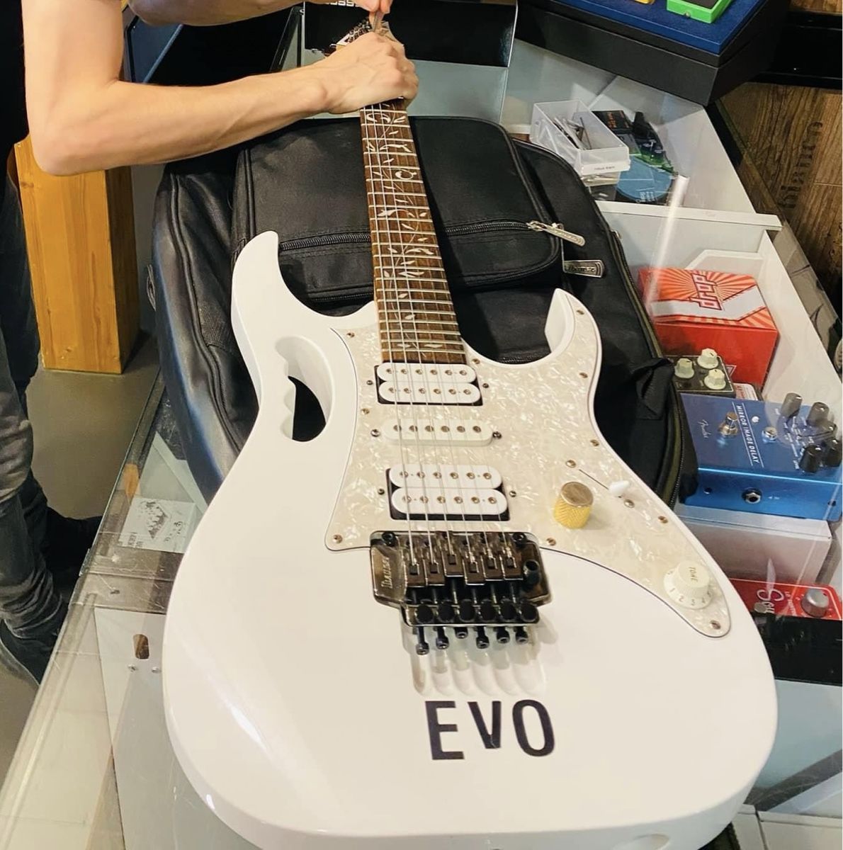 Ibanez Strumenti musicali: IBANEZ JEM Jr. White upgrade – Usato da Oetwil am See venduto da GrittiMercedesBenz 2