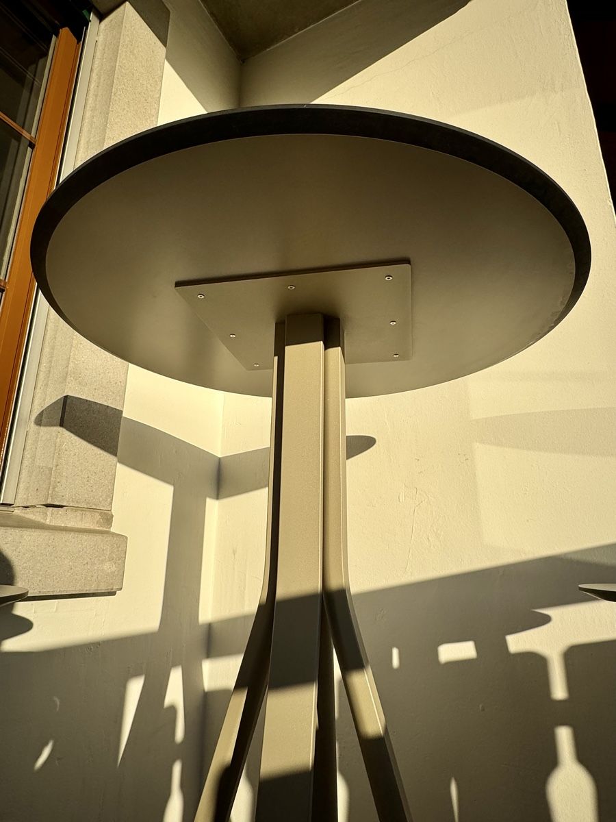 Tische: STACK • OUTDOOR BARTISCH / STEHTISCH • GANDIA BLASCO wie NEU – Gebraucht aus Zürich von Nobs1 1