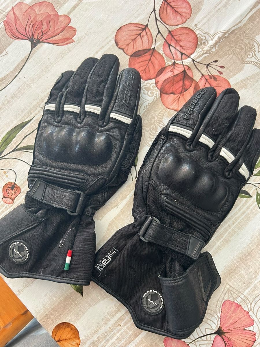 Handschuhe & Handstulpen: Gants moto S – Gebraucht aus Moutier von Aiguille_du_temps