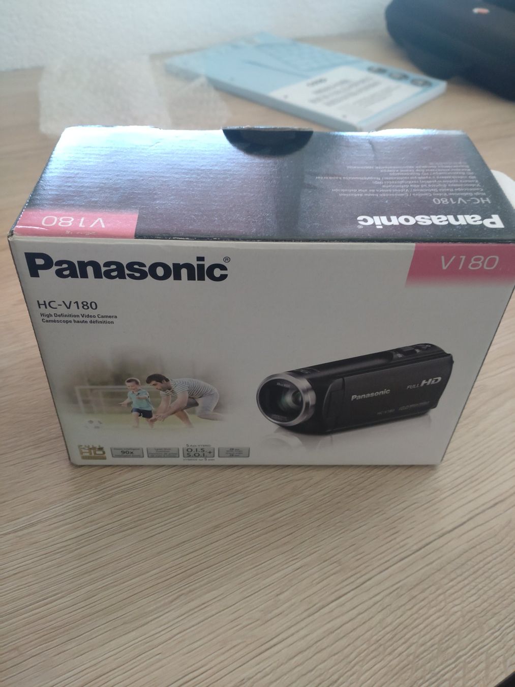 Panasonic Camcorder: Panasonic HC-V180 inkl. Stativ – Gebraucht aus Meggen von taloswow 1