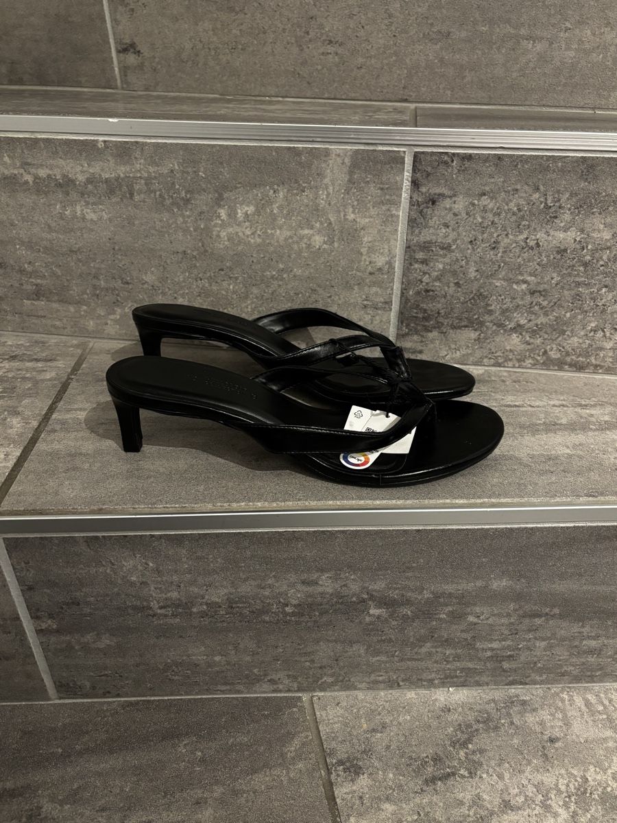 Pull&Bear Scarpe da donna: Flip-Flop Kittenheels – Nuovo e nell'imballaggio originale da Hilterfingen venduto da lavendu