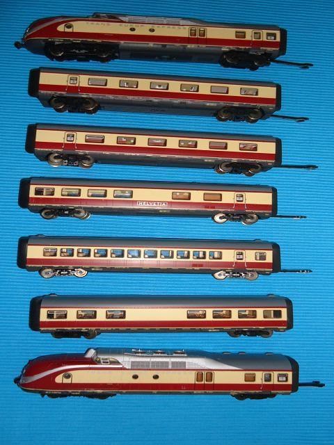 LOCOMOTIVE ELECTRIQUE RE4/4 11108 SWISS EXPRESS PAR ROCO 7500002