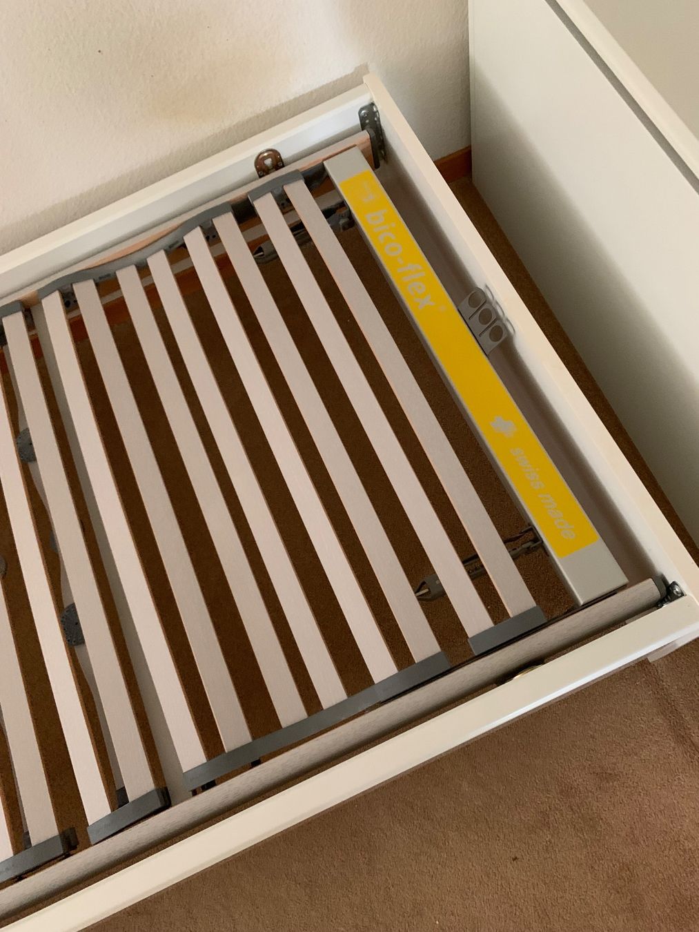 Pfister Lits: Bett, platzsparend – D'occasion à Schaffhausen par wunderpraechtig 1