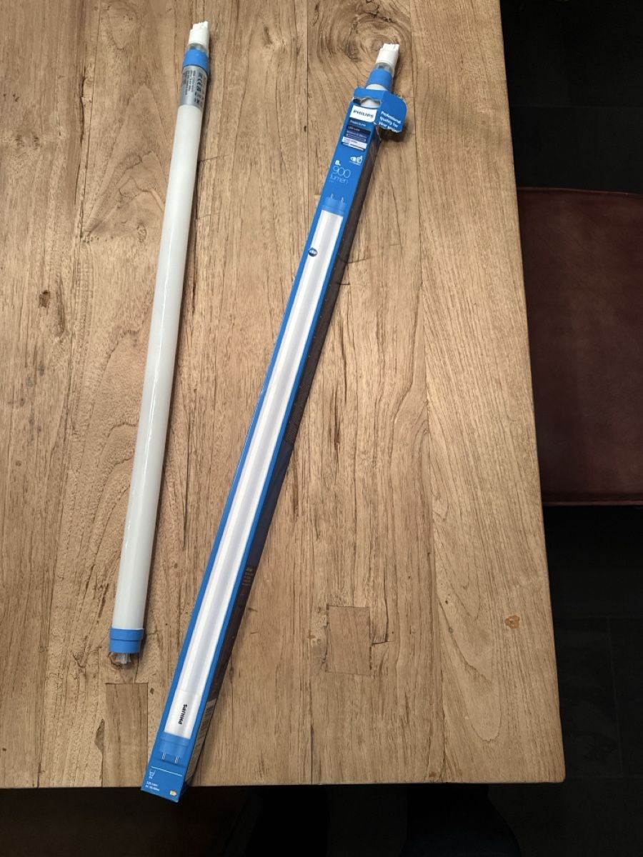 Philips Lampade: 2x Philips LED Röhre Projectline 8W 60cm - ungebraucht – Nuovo (secondo la descrizione) da Wiesendangen venduto da arena007 2