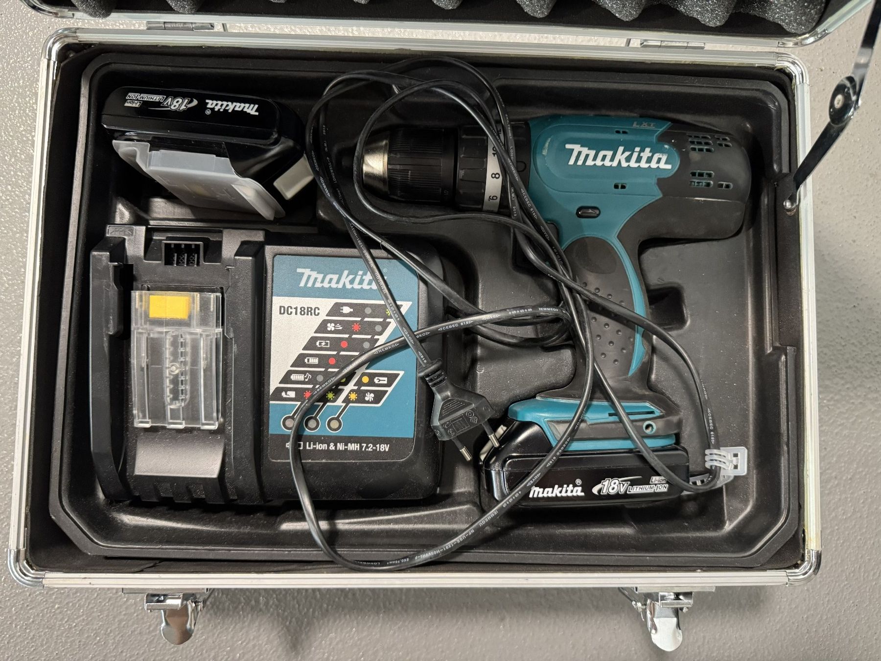 Makita Bohrmaschinen: Makita Akkuschrauber Set Alukoffer – Gebraucht aus Kestenholz von ste_dt6j 1