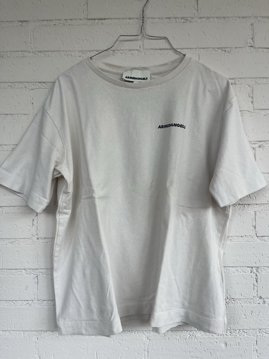 Armedangels T-shirt: ARMEDANGELS - T-Shirt mit Print – Usato da Embrach venduto da hexslog00 1
