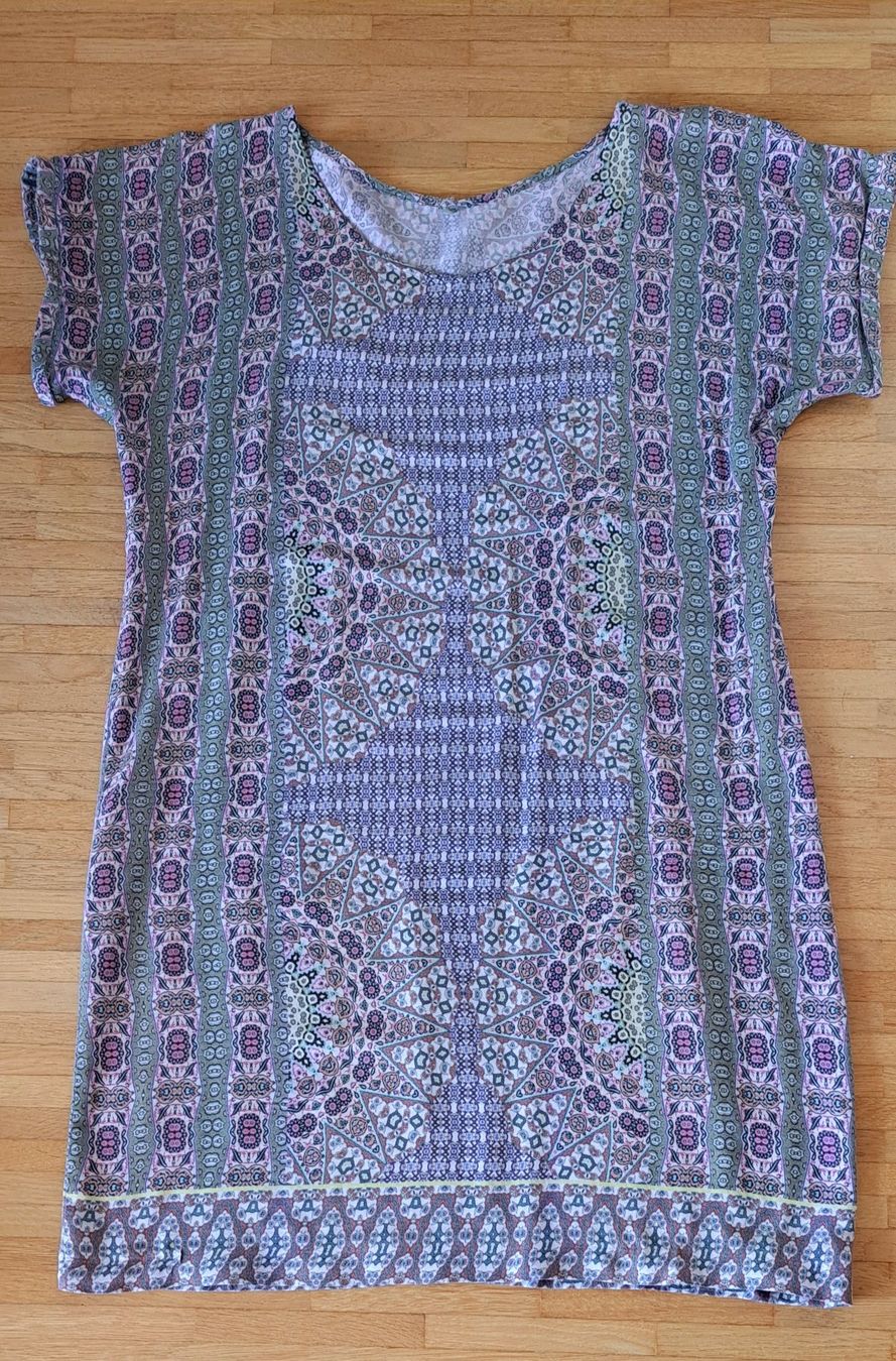 Kleider: Elégante robe d’été – Neu (gemäss Beschreibung) aus Le Mont-sur-Lausanne von olatiu