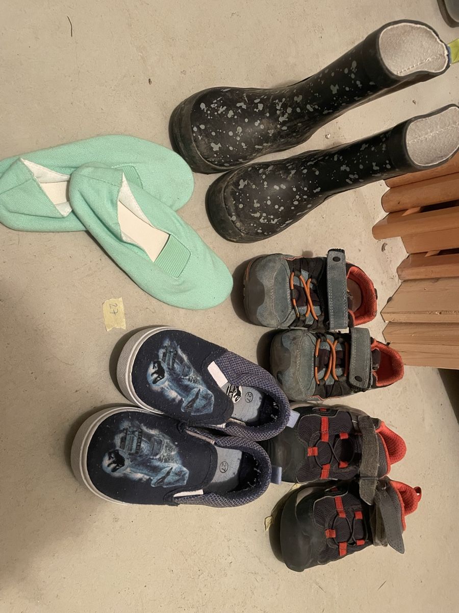 Scarpe per ragazzi: Kinderschuhe Grösse 27 – Usato da Winterthur venduto da sLoerli