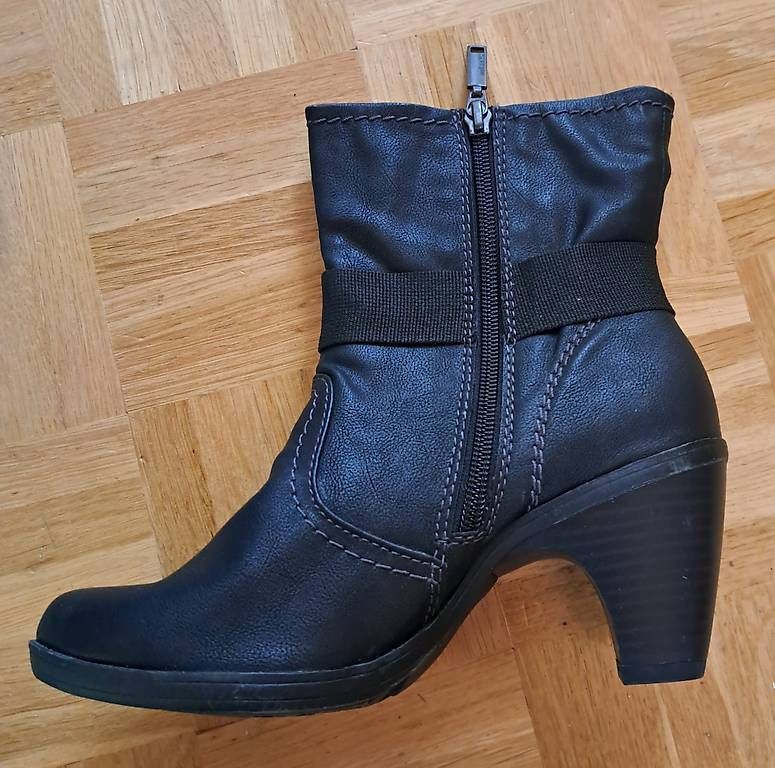 Scarpe da donna: Stiefelette schwarz mit Absatz / Neu / Gr. 36 / S.Oliver – Usato da Märwil venduto da SchmidC14 1