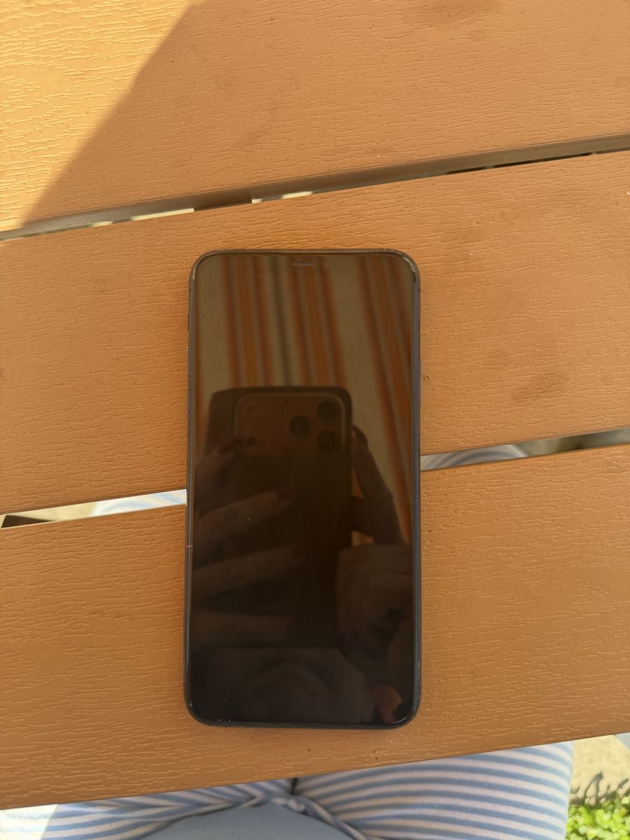 Apple Handys / Smartphones: Iphone 11 pro Max  – Gebraucht aus Romanshorn von Honeyloops-1993
