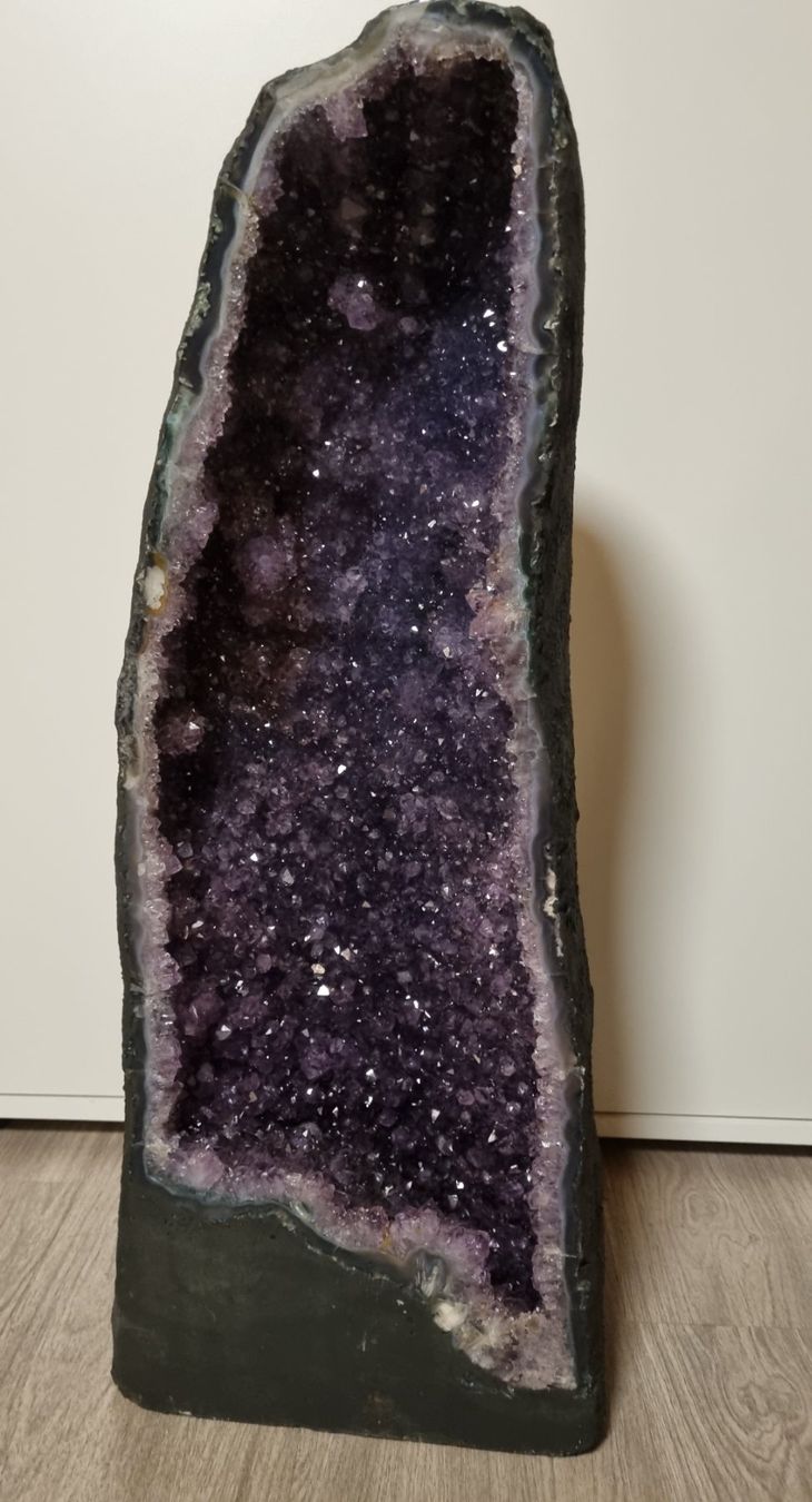 Minerali & Pietre curative: Amethyst Druse XXL 50 KG – Usato da Eschenz venduto da Bibas1