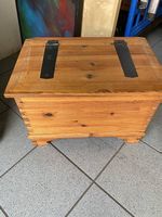 Baule in legno massiccio con cerniere in metallo 50x30cm