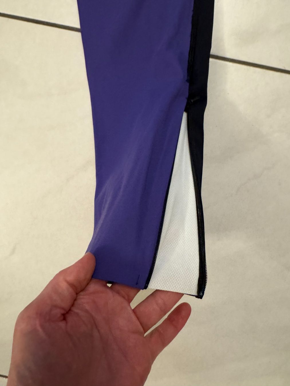 Leggings: NEU: ON RUNNING Active Tights - Gr. M - schwarz-violett – Neu (gemäss Beschreibung) aus Maienfeld von Fashion_2009 2