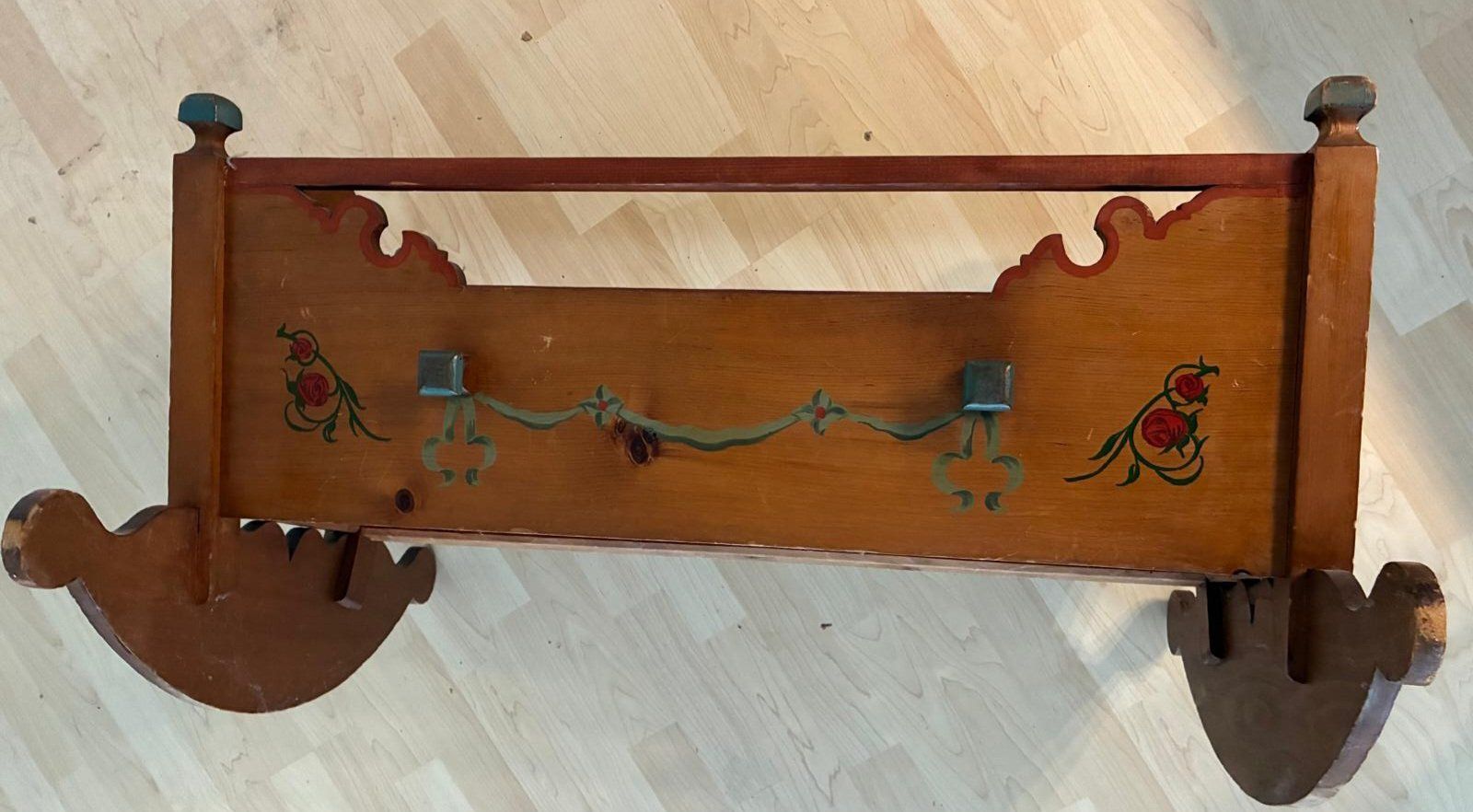 Articoli in legno: ALTE BAUERNWIEGE AUS HOLZ – Usato da Engelberg venduto da Childers 2