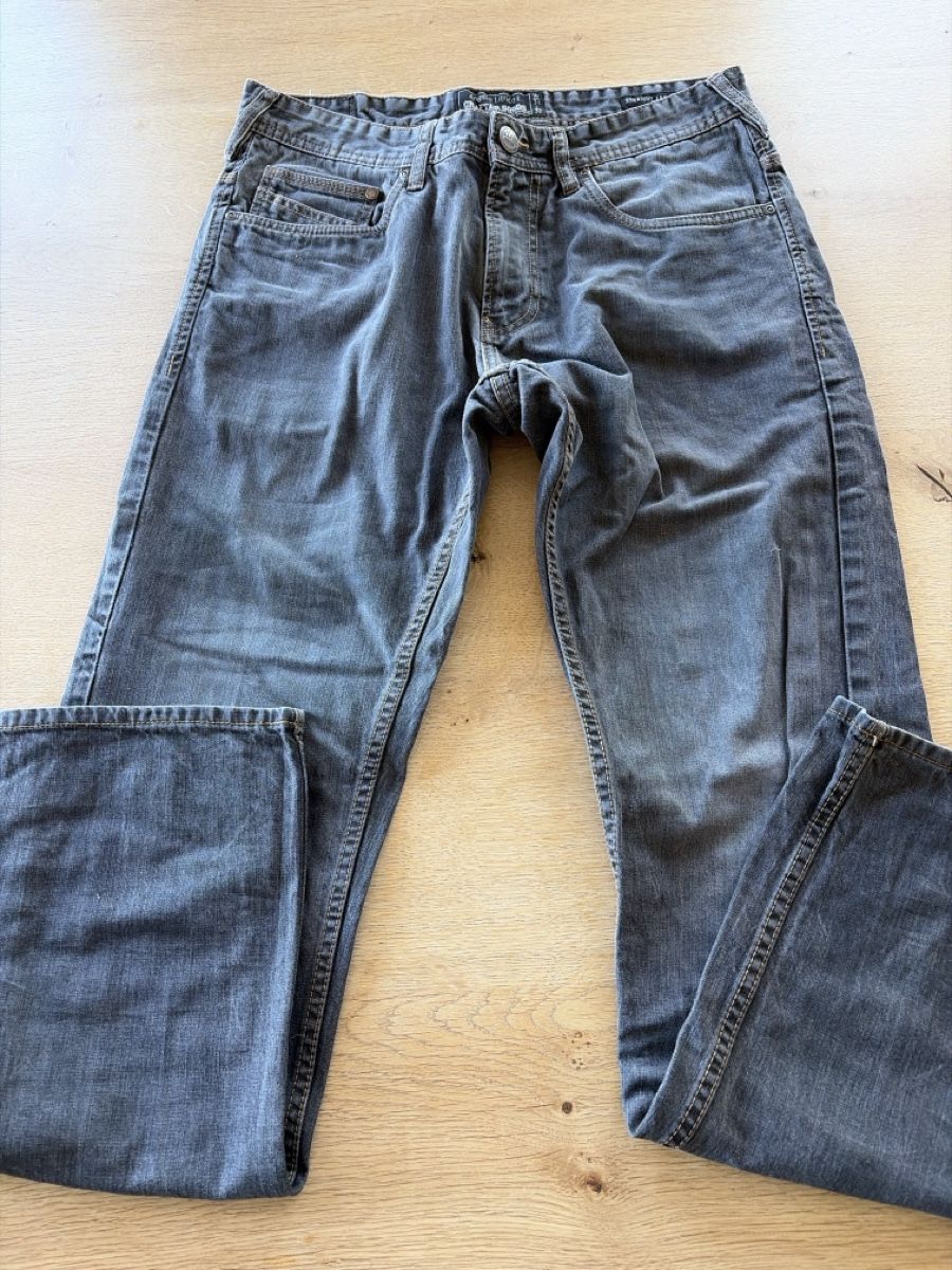 Jeans: Schwarze Jeans 34/32 – Usato da speicher venduto da danicole