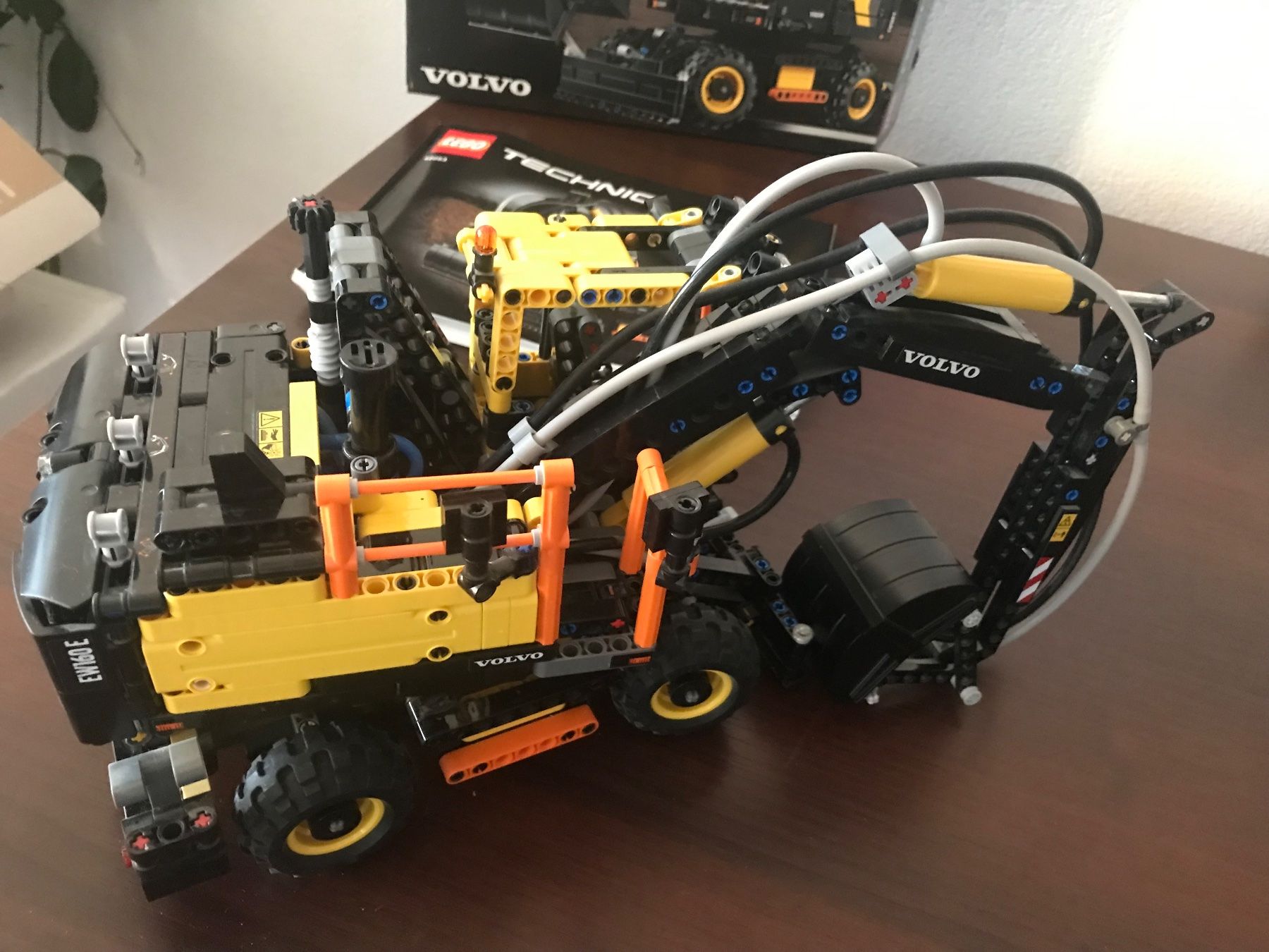 Lego Baukästen: Lego Technic 42053 Volvo EW160E – Gebraucht aus Châtel-St-Denis von  6