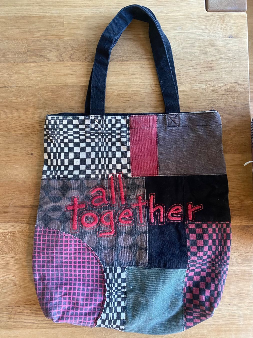 Desigual Kindertaschen: Sac en toile Desigual patchwork multicolore bon état – Gebraucht aus Zürich von yam_29rj 1