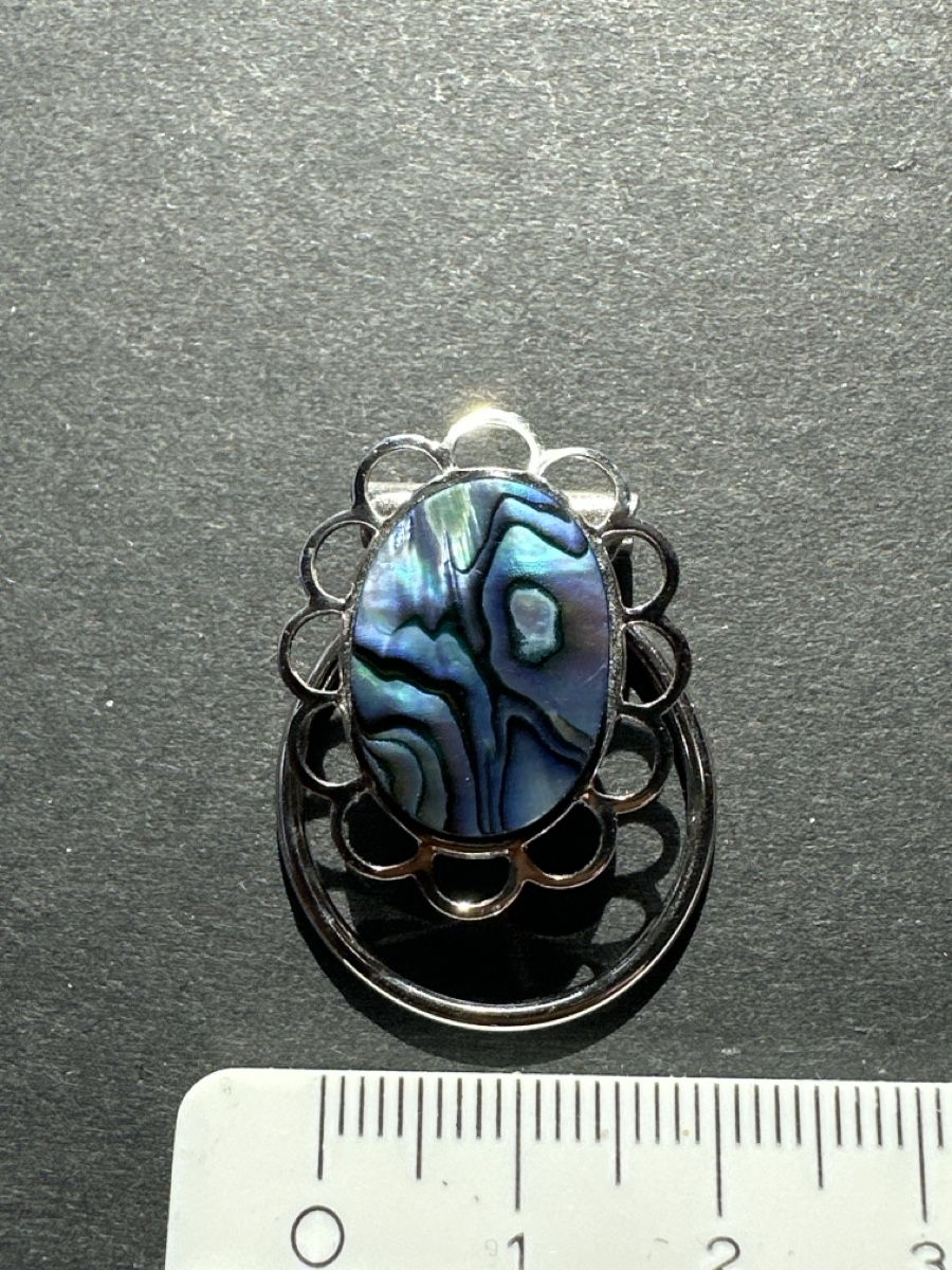 Spille & Fermagli: Schalclip silberfarben mit Perlmutt ovaler Stein – Usato da Berikon venduto da Rueegg4
