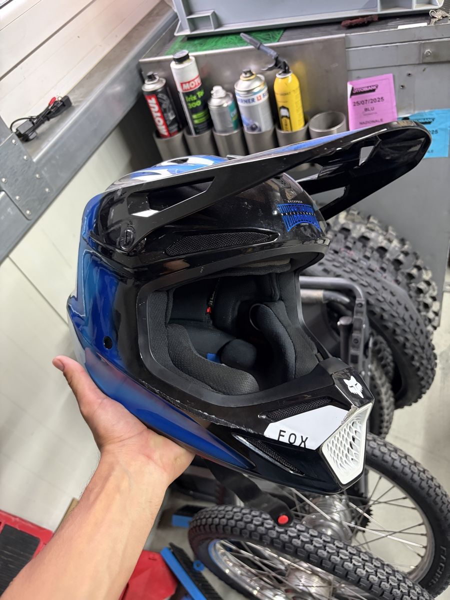Fox Casques & visières: Fox V3 Motocrosshelm – D'occasion à Altstätten SG par Zero10