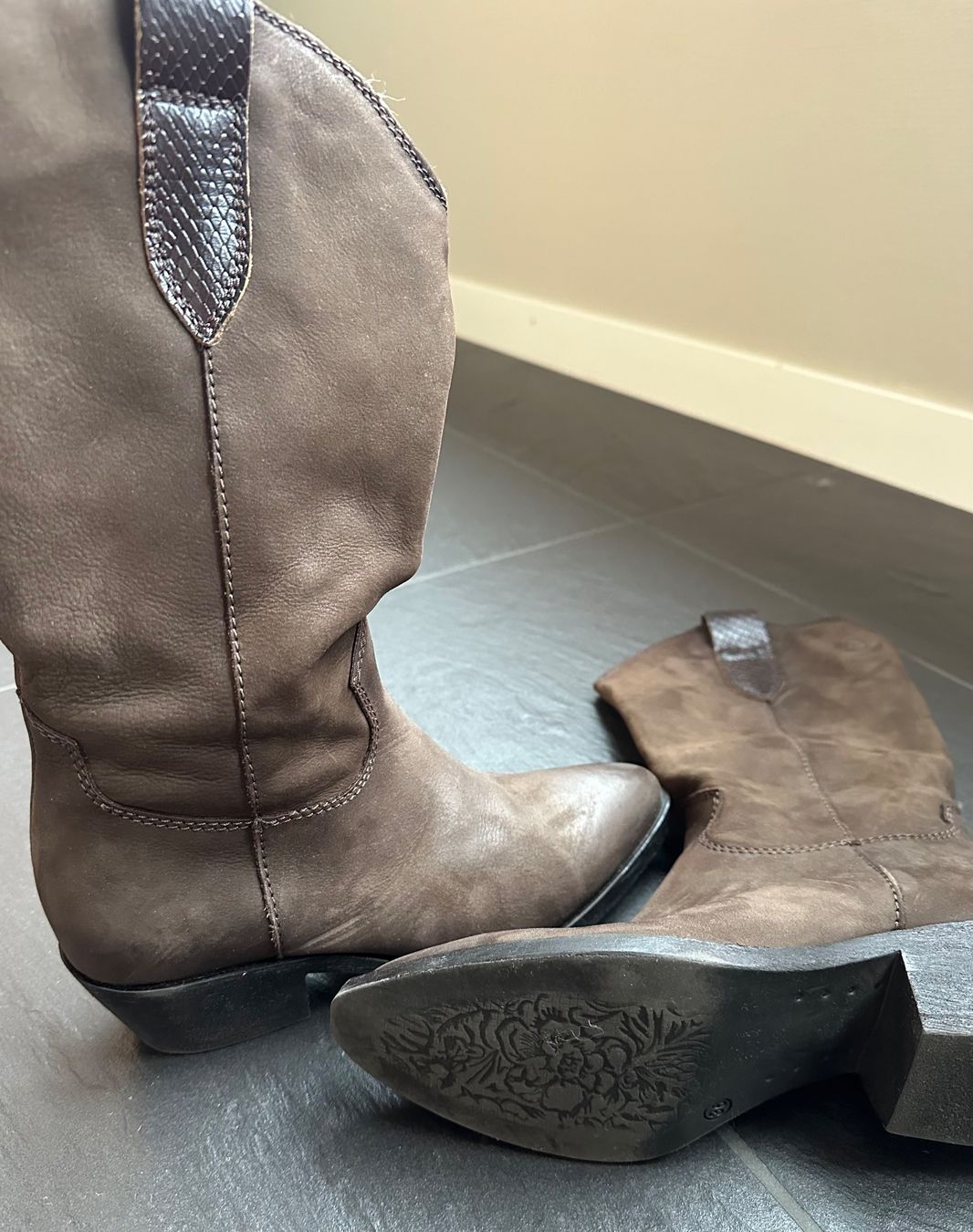 Tamaris Damenschuhe: Westernstiefel – Gebraucht aus Küsnacht ZH von Dasdoo 1