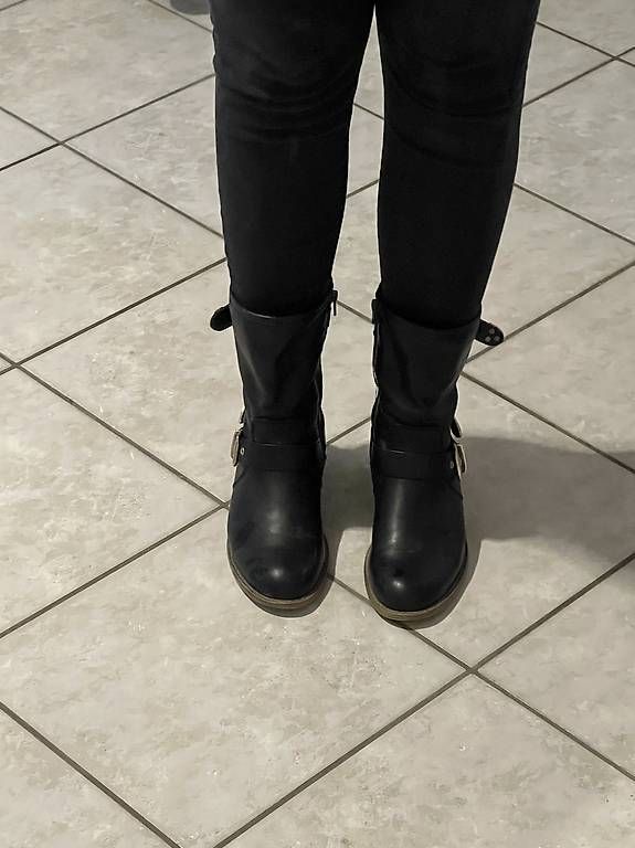 Scarpe da donna: Bottes avec détails doré - taille 40 – Usato da Bossonnens venduto da noemie_01 1