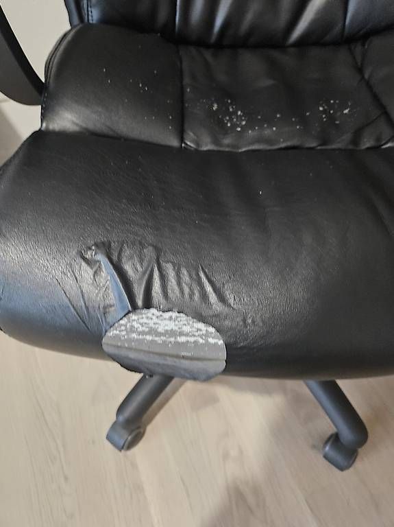 Scrivanie: Bureau + chaise – Usato da Cossonay-Ville venduto da cha_5fyz 3