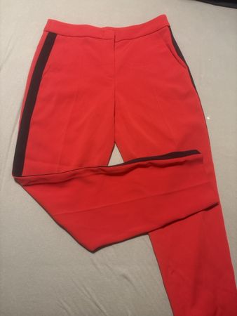 Rote Hose mit schwarzen Streifen, Gr. S ideal für Frühling