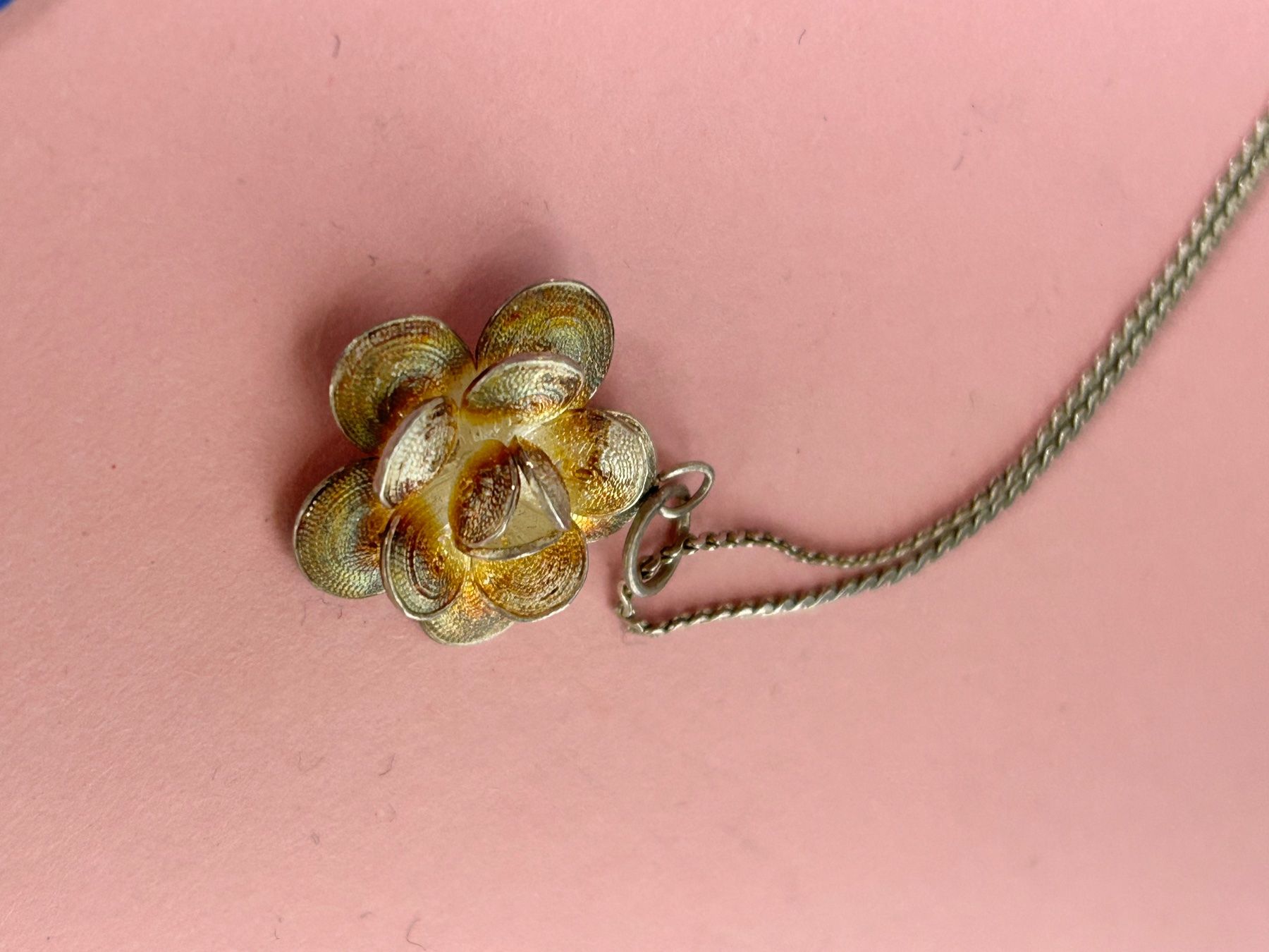 Ciondoli: Trachtenblume klein mit silberkette – Usato da Laufen venduto da Bellebellezza 9