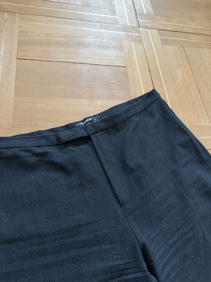 Pull&Bear Pantaloni: Pull&Bear Stoffhose Hose dunkelgrau Gr. 36 – Usato da Wittenbach venduto da Apicel 1