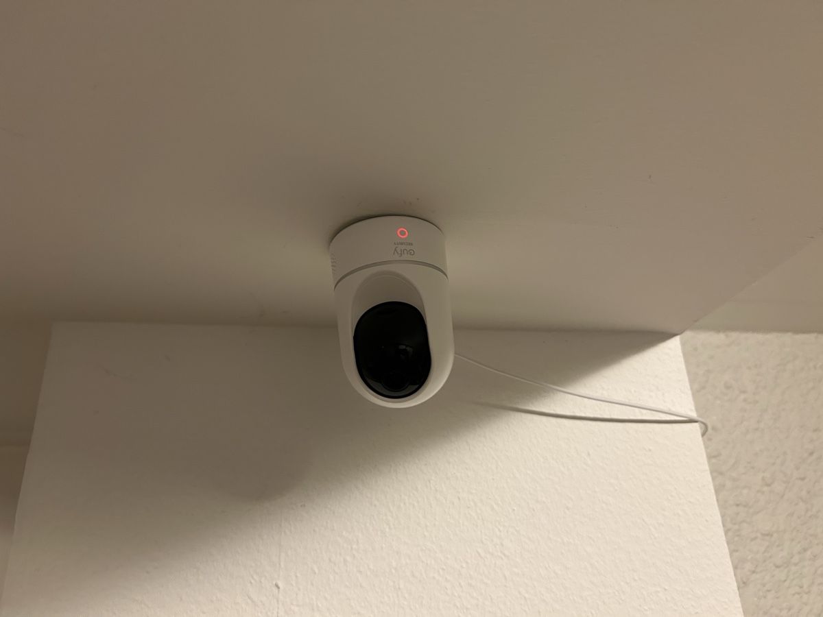 Camcorder: eufy Security Indoor Cam E220, 2K – Gebraucht aus Basel von marcvo 1