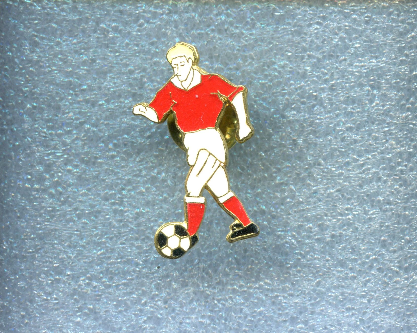 Placchette & Badge: FUSSBALL-SPIELER – Usato da Winterthur venduto da Sammleroase