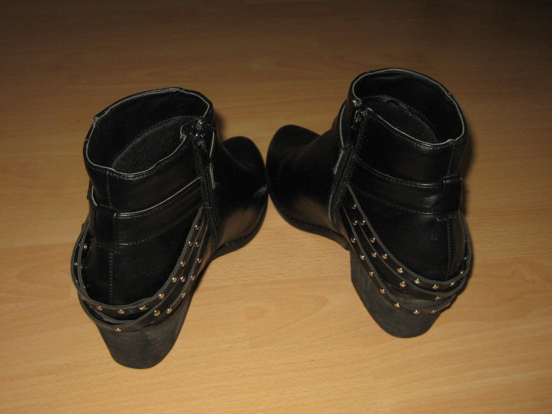 Scarpe da donna: Schwarze Stiefeletten Gr. 39 – Usato da Greifensee venduto da Janali01 2