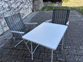 Campingtisch + 2 Stühle