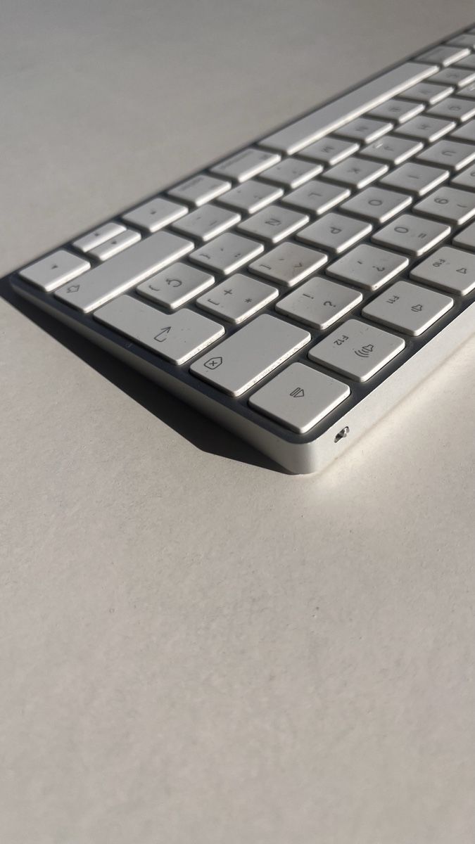 Apple Tastiere: Clavier Apple Magic Keyboard - État impeccable! – Usato da Givisiez venduto da ch.ch. 4