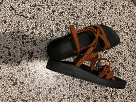 BOKYNA Sandalen geflochten Leder braun/orange