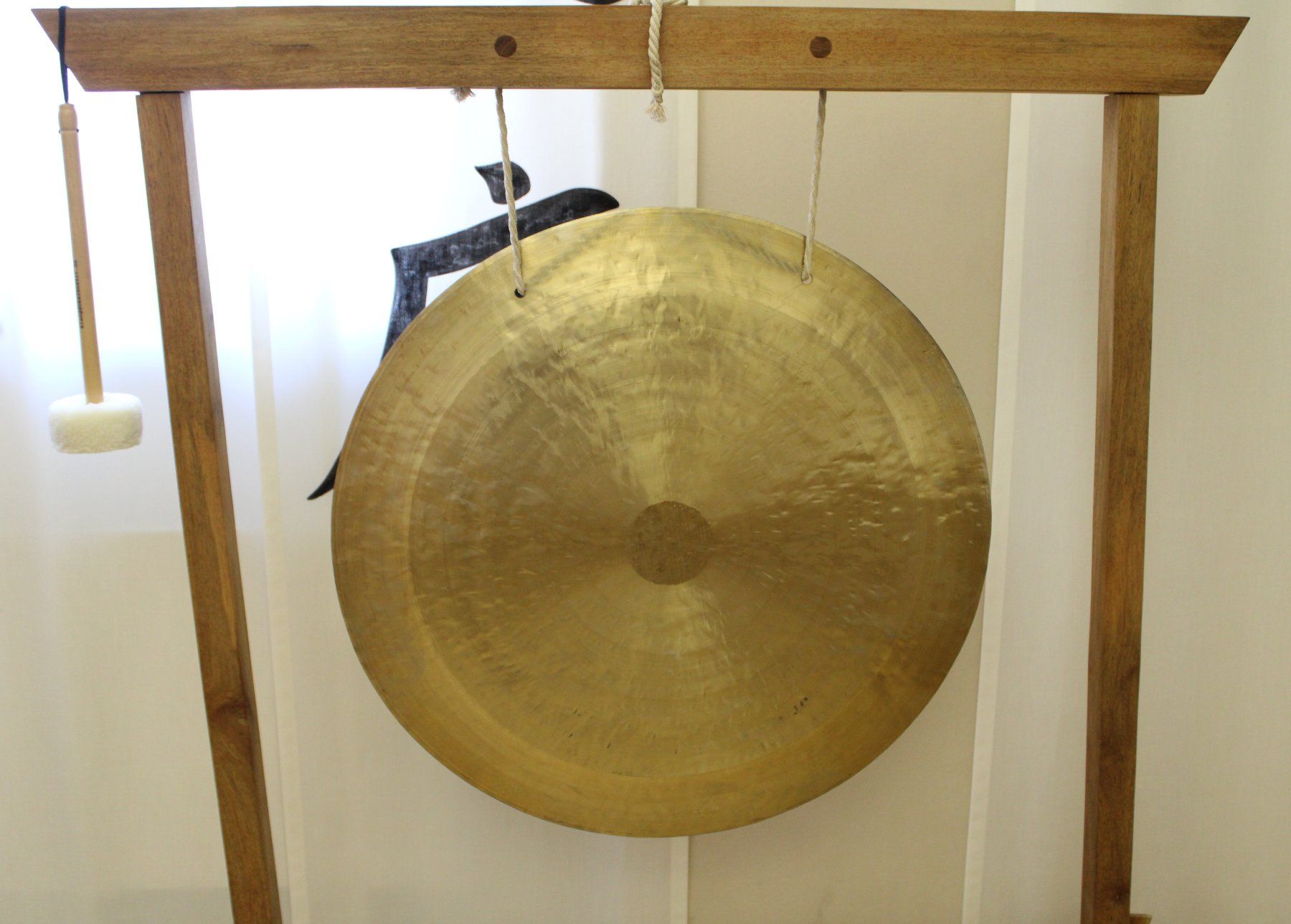 Musikinstrumente: Feng-Gong mit Ständer und Schlegel – Gebraucht aus Schaan von antikes_und_kurioses 1